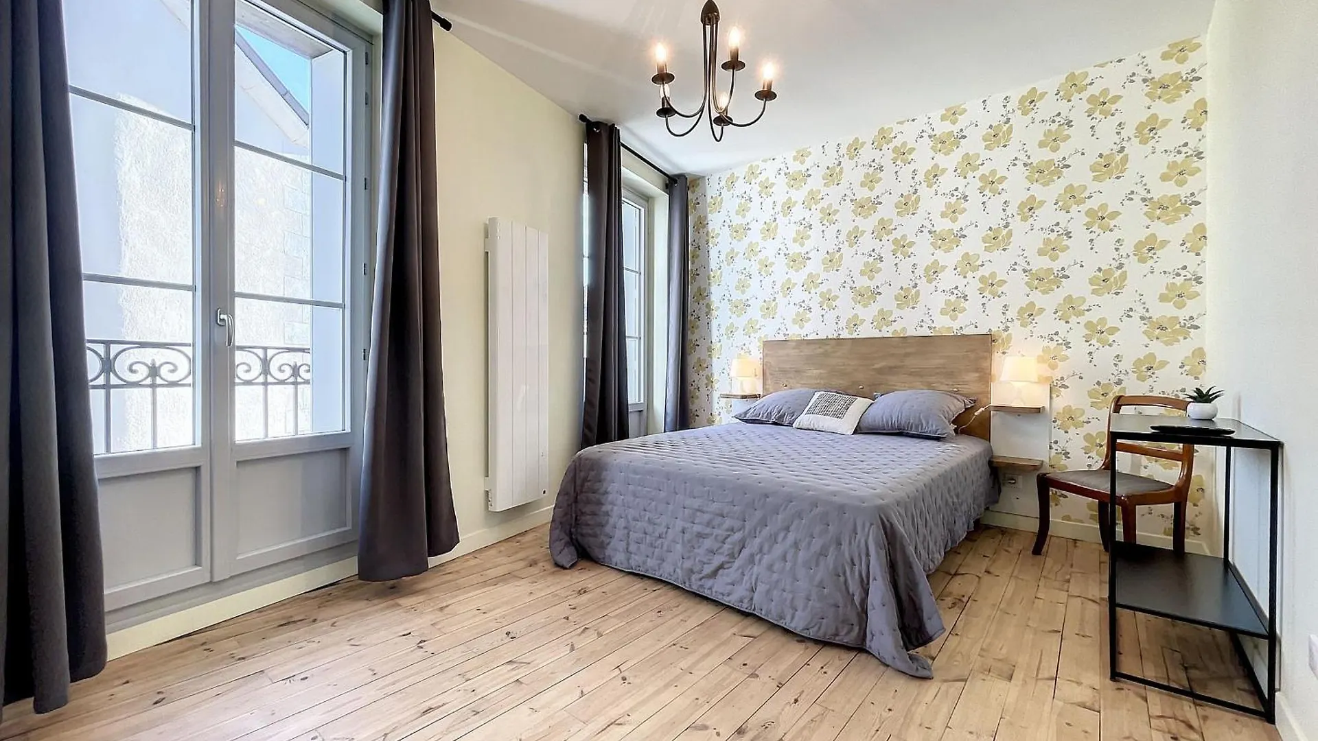 Charmante Chambre Beige Lumineuse Avec Salle D'Eau Privative A Saugues - Fr-1-582-497 Bed & Breakfast