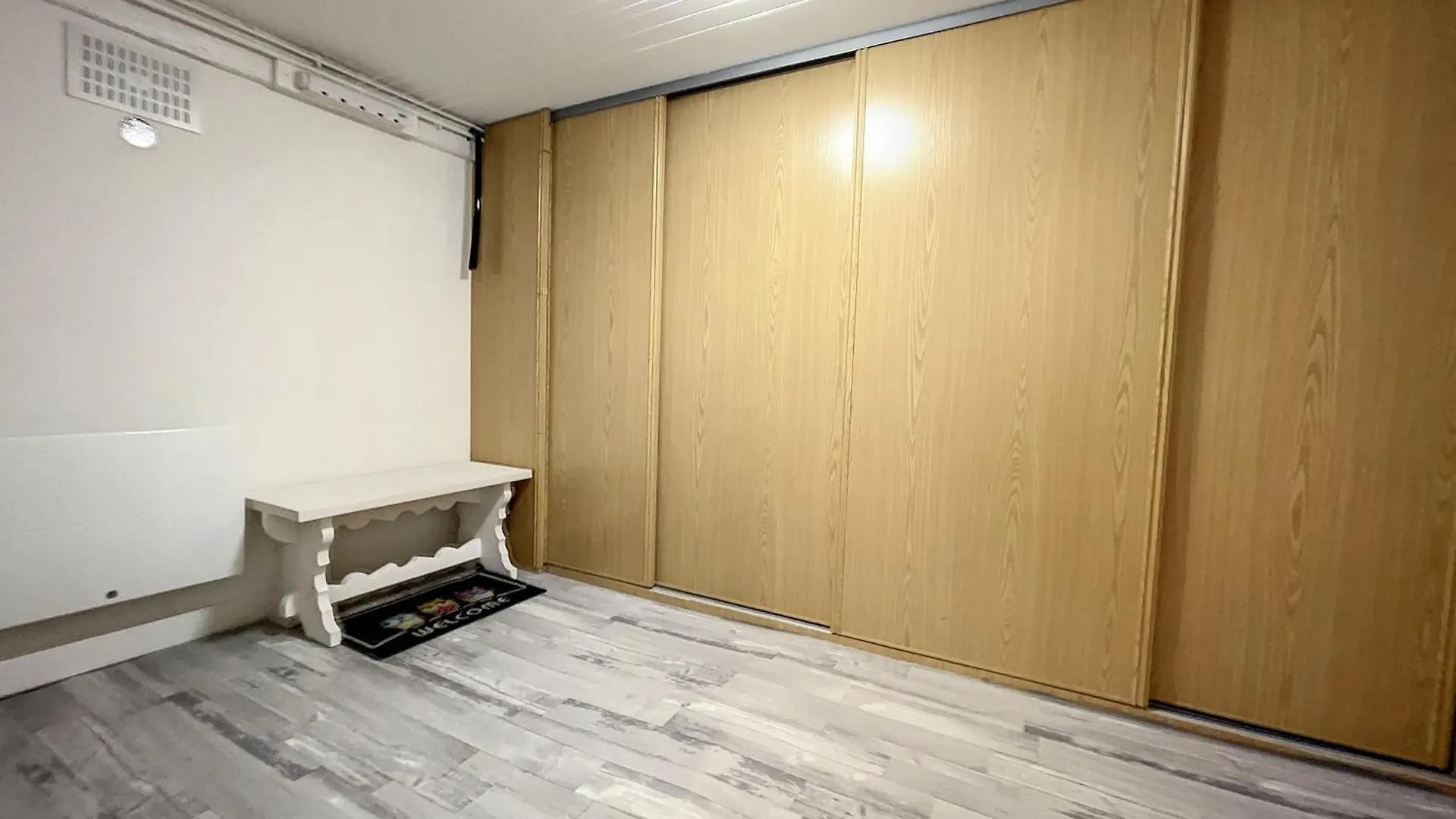 Charmante Chambre Beige Lumineuse Avec Salle D'Eau Privative A Saugues - Fr-1-582-497 Bed & Breakfast